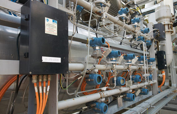 Compressors are commonly required to operate reliably for long periods of time without interruption. Compressors are commonly required to operate reliably for long periods of time without interruption.