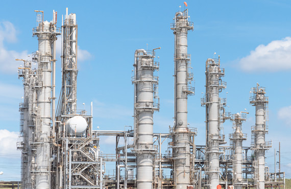 The reflux loop is either a flow or temperature controlled loop and is used to adjust the purity of the overhead product.